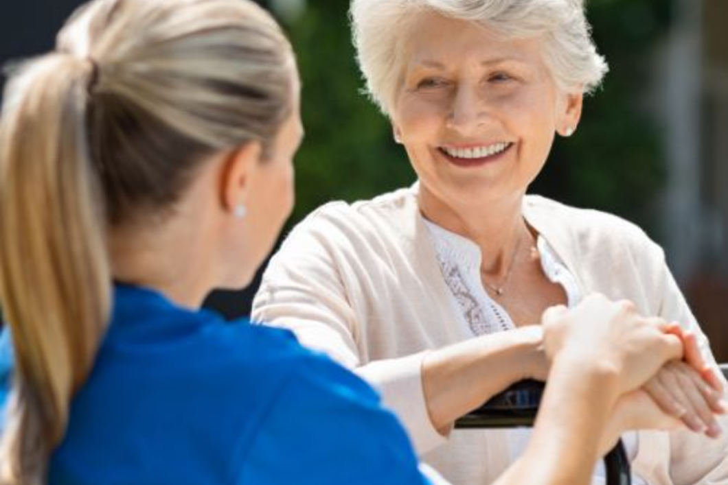 Accompagnement personne âgée par aide-soignante