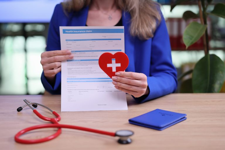 Complémentaire santé : les erreurs à éviter avant de signer son contrat