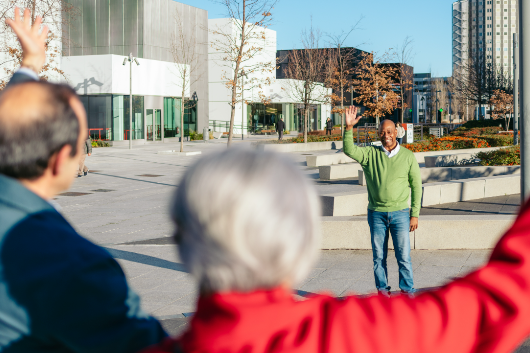 Intérieur moderne d'un EHPAD avec espaces communs accueillants